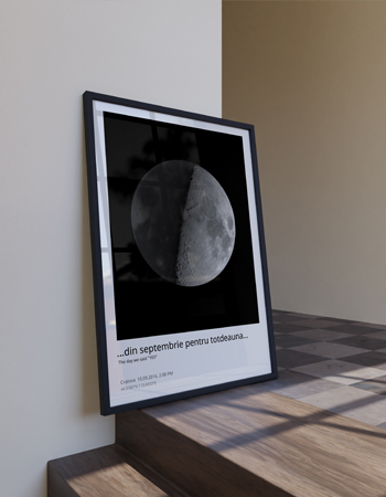Tablou personalizat cu faza Lunii in stil polaroid, sprijinit de perete pe o treapta de lemn, intr-un spatiu modern minimalist. Afiseaza Luna asa cum arata pe 10 septembrie 2016, in Cluj-Napoca, alaturi de mesajul emotionant "...din septembrie pentru totdeauna...". Ideal pentru cadouri romantice, aniversari sau cereri in casatorie.